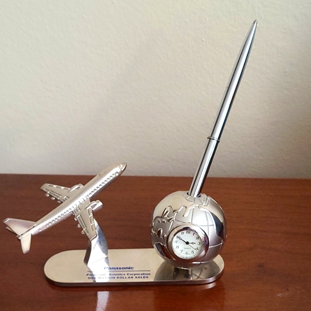 Pen clock desk commenrtive set.